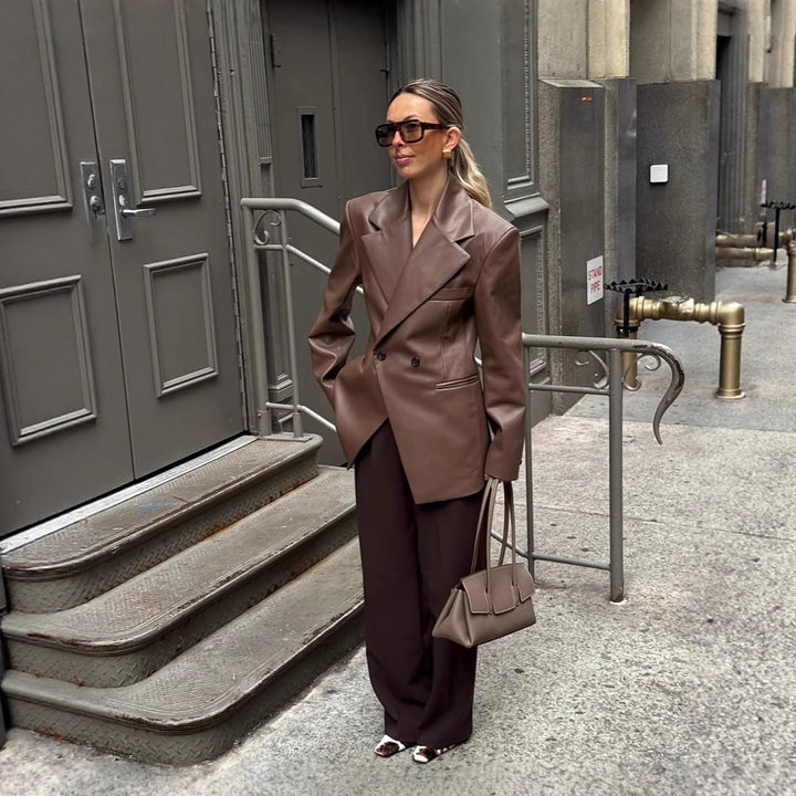 Damernas stiliga konstläderblazerjacka med oversized snitt Mirla-Eva Jonsson
