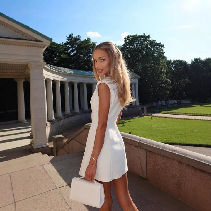 Damernas stiliga miniklänning med djup V-ringning och figurnära silhuett Eva Jonsson-Eva Jonsson