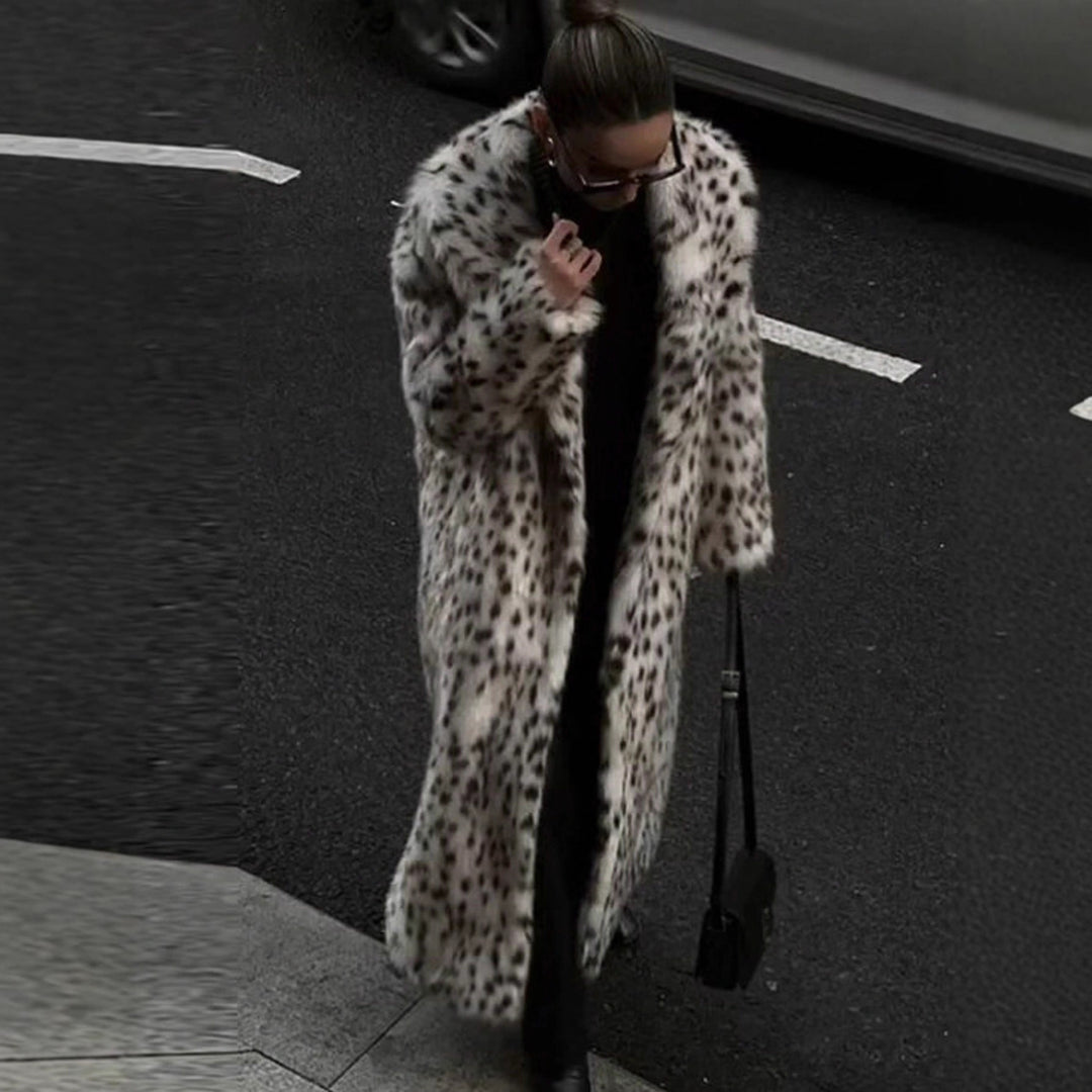 Damernas stiliga och varma fleecejacka med leopardmönster Mirla-Eva Jonsson