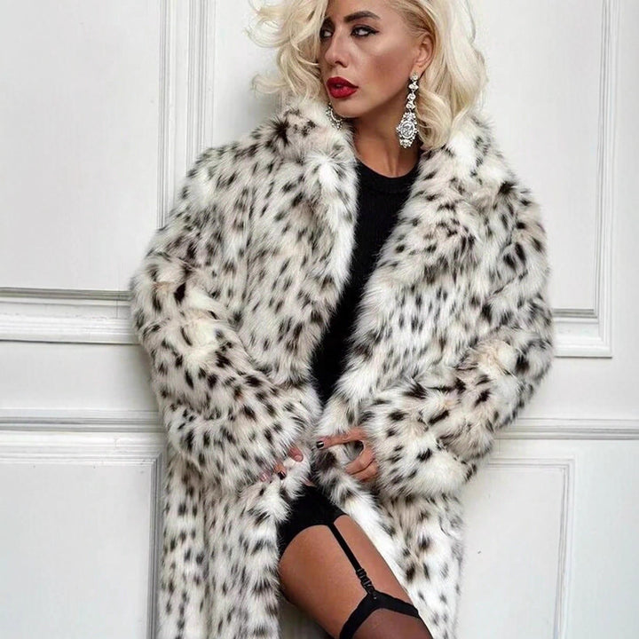 Damernas stiliga och varma fleecejacka med leopardmönster Mirla-Eva Jonsson