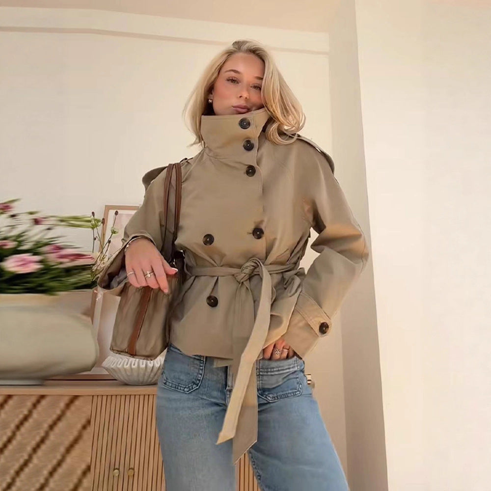 Damernas stiliga övergångsjacka med hög krage och midjebälte Mirla-Eva Jonsson