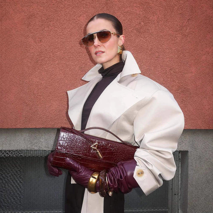 Damernas stiliga trenchcoat med bred krage och bälte detaljer Mirla-Eva Jonsson