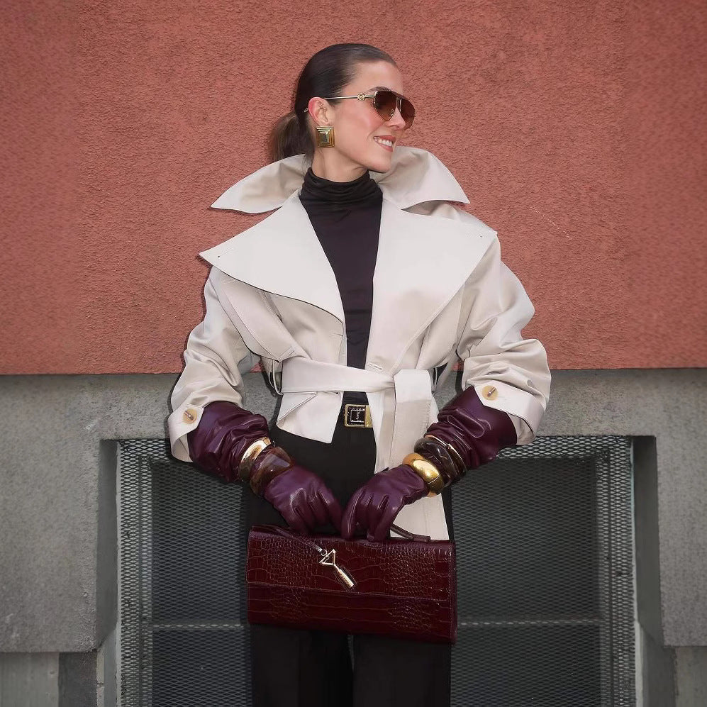Damernas stiliga trenchcoat med bred krage och bälte detaljer Mirla-Eva Jonsson