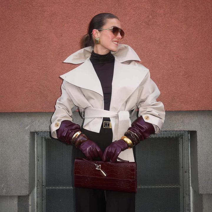 Damernas stiliga trenchcoat med bred krage och bälte detaljer Mirla-Eva Jonsson