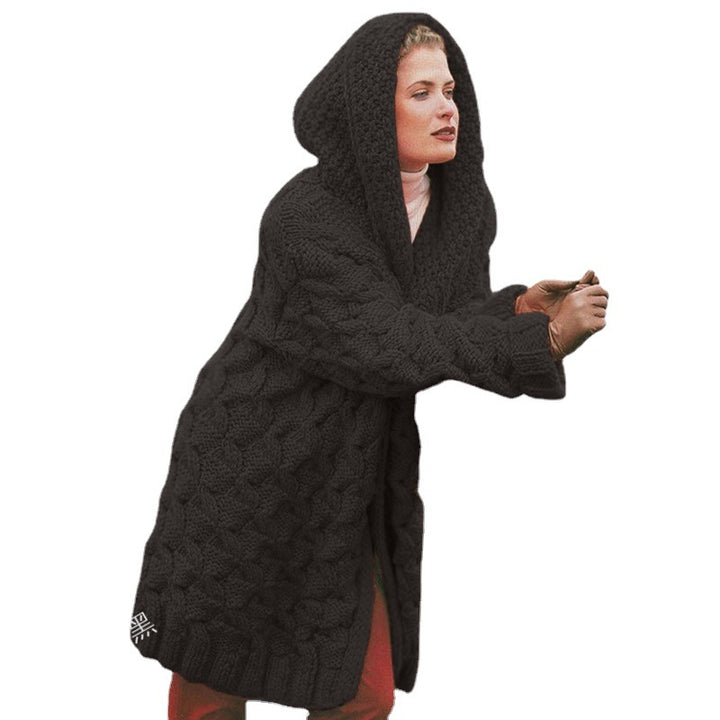 Damernas stor stickad cardigan med mjukt material och praktisk huva Mirla-Eva Jonsson