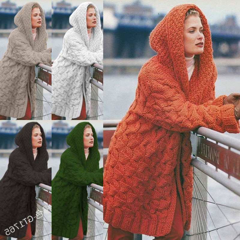 Damernas stor stickad cardigan med mjukt material och praktisk huva Mirla-Eva Jonsson