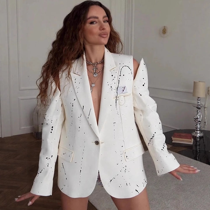 Damernas storsize-blazer med kreativa designelementen Mirla-Eva Jonsson