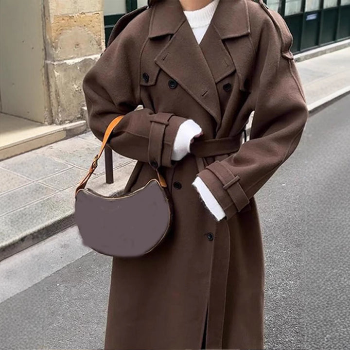 Damernas tidlösa trenchcoat i högkvalitativt material med knuten bälte Mirla-Eva Jonsson