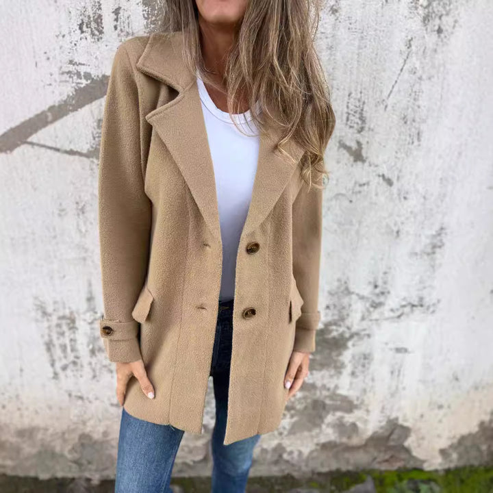 Damernas tidlösa ullblazer med praktisk reverskrage och fickor Eva Jonsson-Eva Jonsson