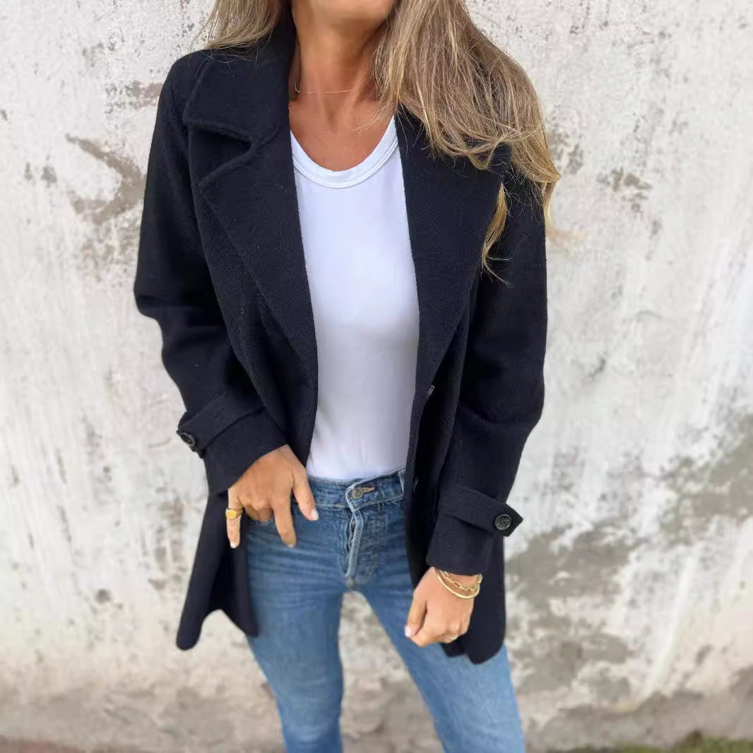 Damernas tidlösa ullblazer med praktisk reverskrage och fickor Eva Jonsson-Eva Jonsson