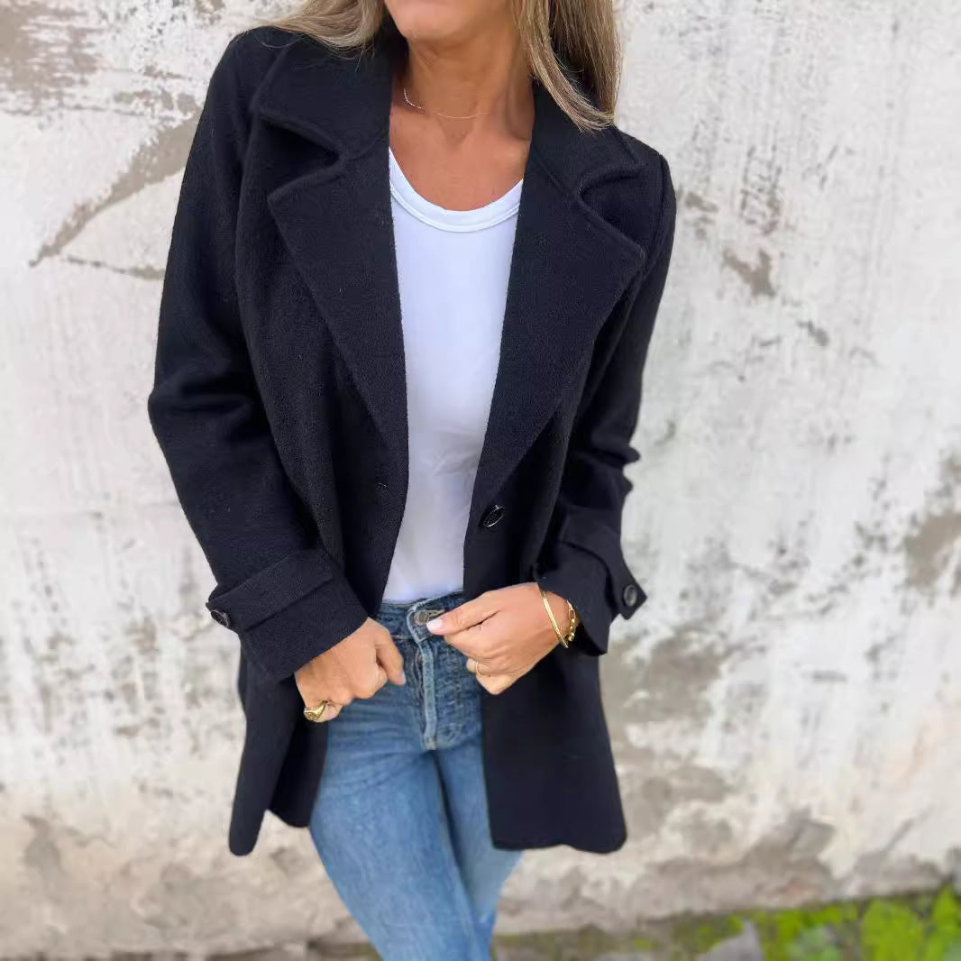Damernas tidlösa ullblazer med praktisk reverskrage och fickor Eva Jonsson-Eva Jonsson