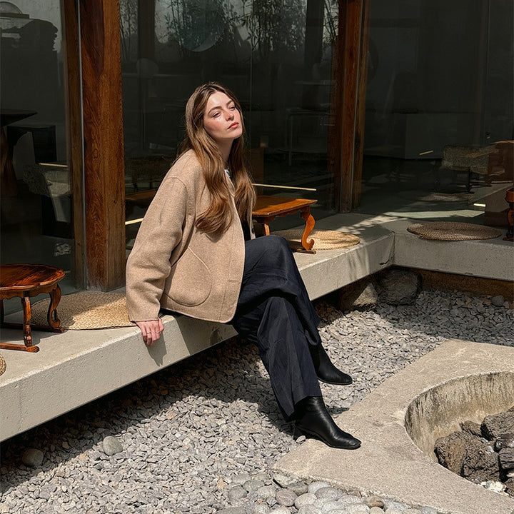 Damernas tidlösa ulljacka i minimalistisk design Mirla-Eva Jonsson