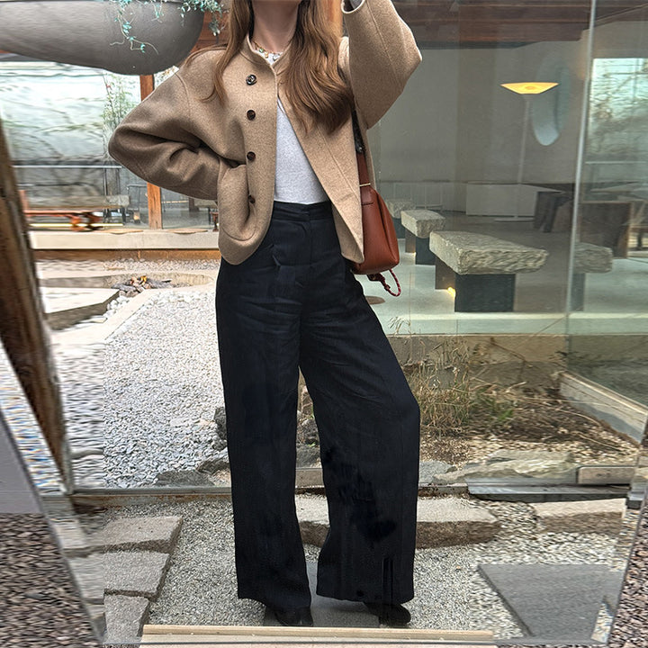 Damernas tidlösa ulljacka i minimalistisk design Mirla-Eva Jonsson