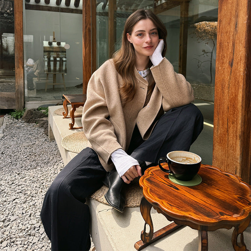 Damernas tidlösa ulljacka i minimalistisk design Mirla-Eva Jonsson