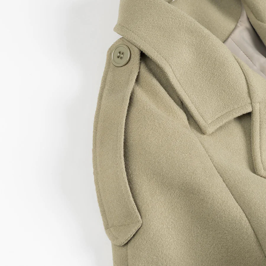Damernas trenchcoat med dubbel knapprad och praktiskt bälte Mirla-Eva Jonsson