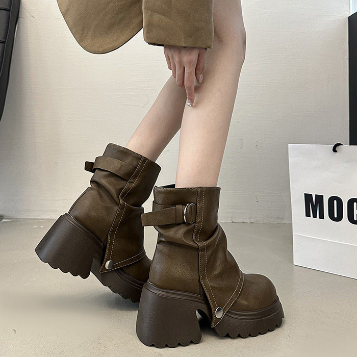 Damernas trendiga Chunky-Boots med dekorativ rem och stabil sula Mirla-Eva Jonsson