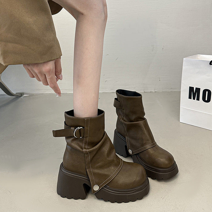 Damernas trendiga Chunky-Boots med dekorativ rem och stabil sula Mirla-Eva Jonsson