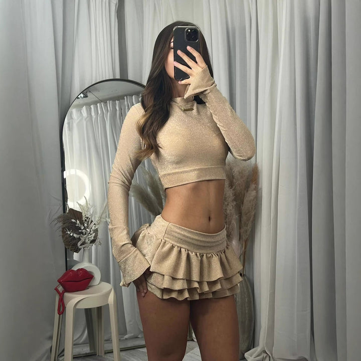 Damernas trendiga crop top och plisserad mini kjol set Mirla-Eva Jonsson