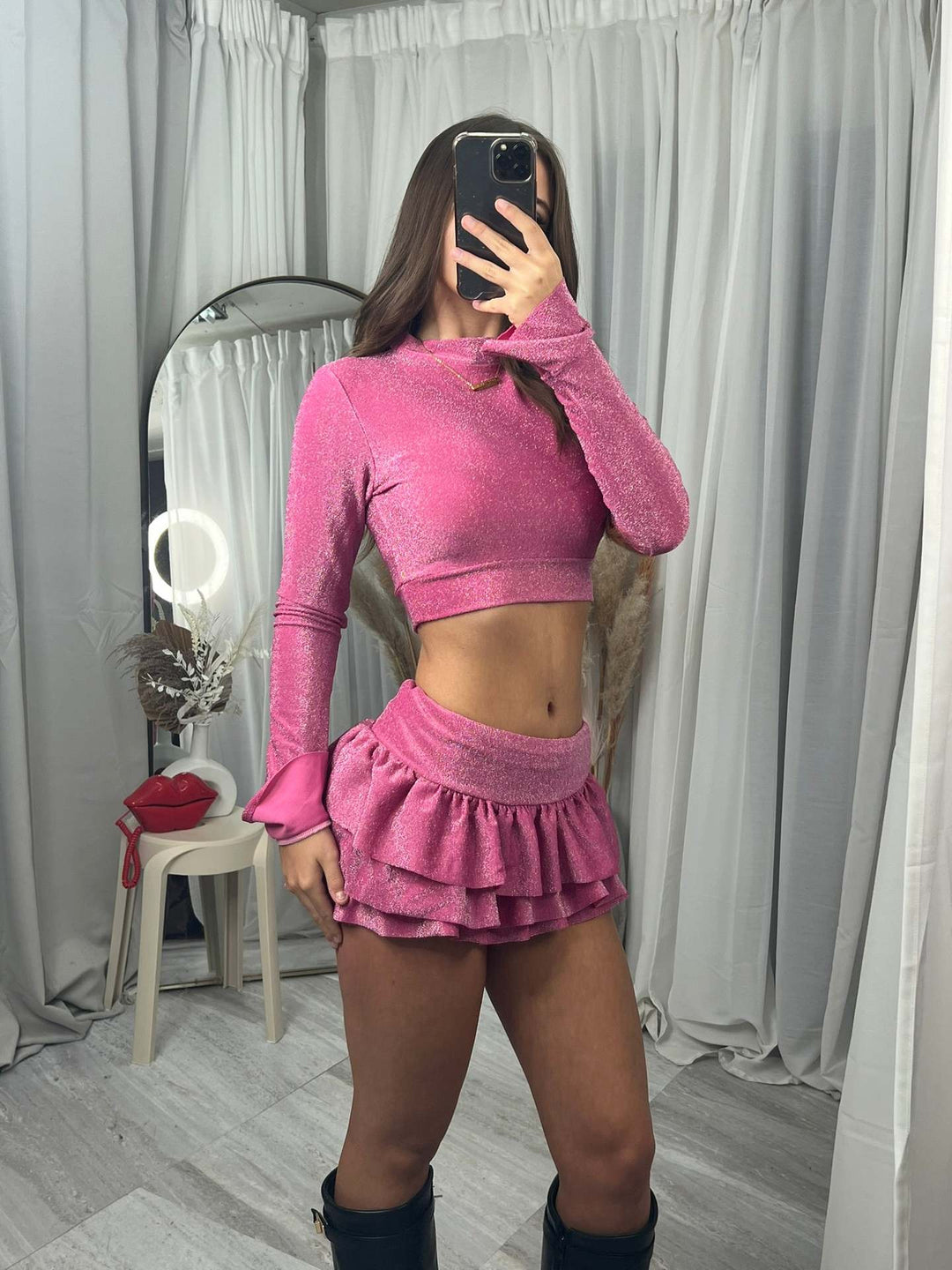 Damernas trendiga crop top och plisserad mini kjol set Mirla-Eva Jonsson