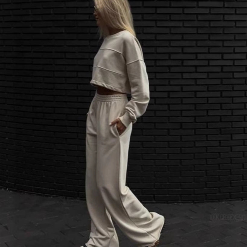 Damernas trendiga crop-top och vidskurna joggingset Mirla-Eva Jonsson