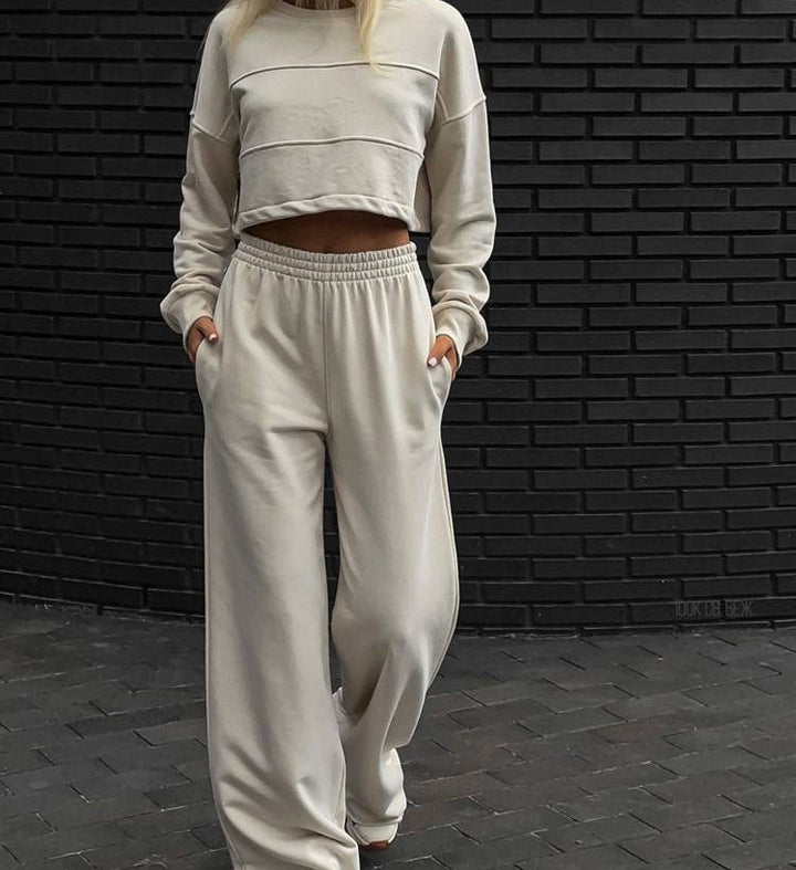 Damernas trendiga crop-top och vidskurna joggingset Mirla-Eva Jonsson