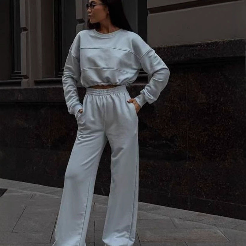 Damernas trendiga crop-top och vidskurna joggingset Mirla-Eva Jonsson