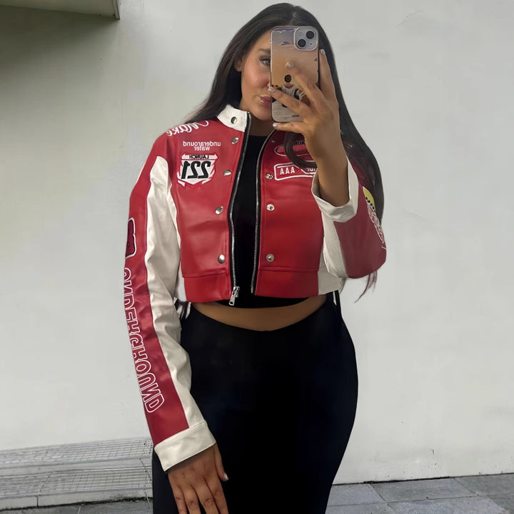 Damernas trendiga cropped Bikerjacka med sportiga Patches Mirla-Eva Jonsson