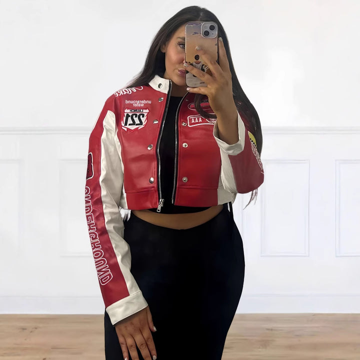 Damernas trendiga cropped Bikerjacka med sportiga Patches Mirla-Eva Jonsson
