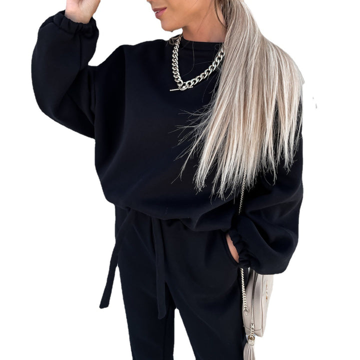 Damernas trendiga cropped sweatshirt och bekväma joggingbyxor set Mirla-Eva Jonsson