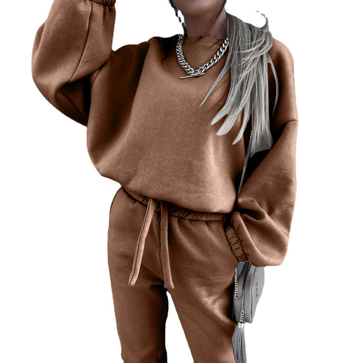 Damernas trendiga cropped sweatshirt och bekväma joggingbyxor set Mirla-Eva Jonsson