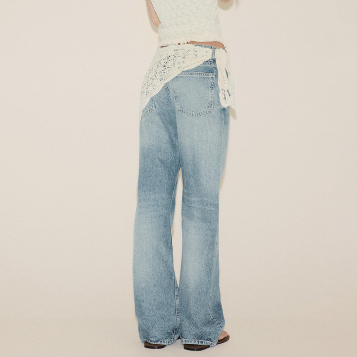 Damernas trendiga flared jeans i vintage-stil med tidlösa detaljer Eva Jonsson-Eva Jonsson