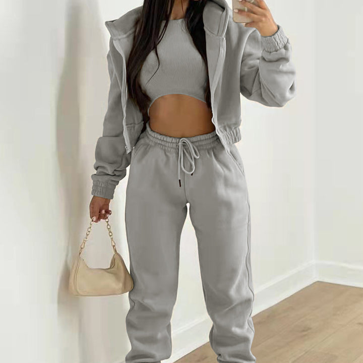 Damernas trendiga fritidsset med kortare överdel och bekväma joggingbyxor Eva Jonsson-Eva Jonsson