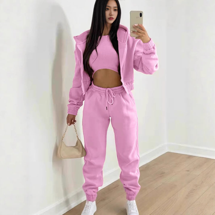 Damernas trendiga fritidsset med kortare överdel och bekväma joggingbyxor Eva Jonsson-Eva Jonsson