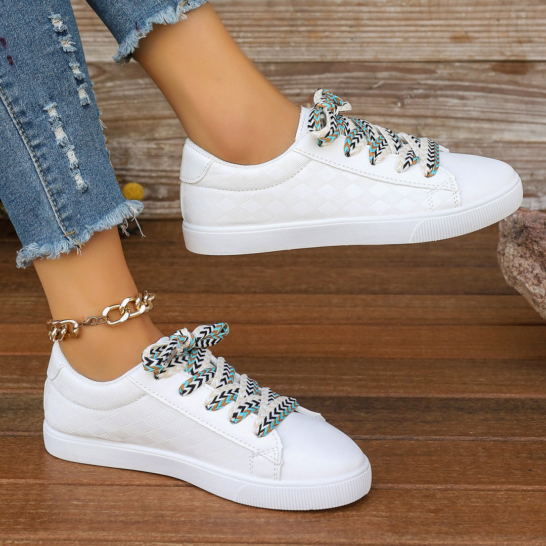 Damernas trendiga fritidssneakers med unik snörning Mirla-Eva Jonsson