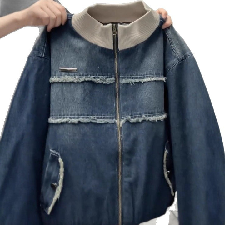 Damernas trendiga jeansjacka med kontrasterande detaljer Mirla-Eva Jonsson