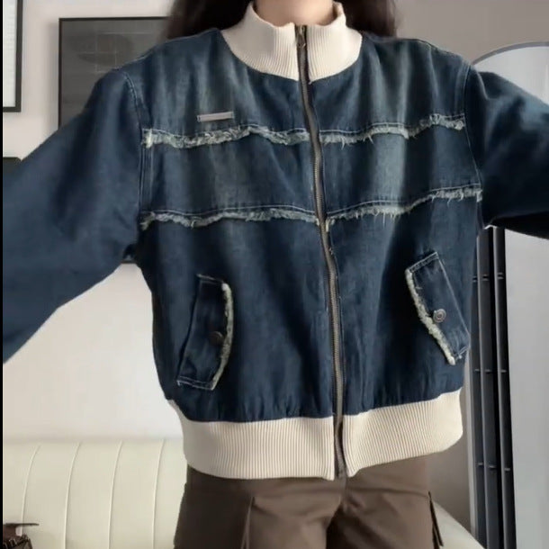 Damernas trendiga jeansjacka med kontrasterande detaljer Mirla-Eva Jonsson