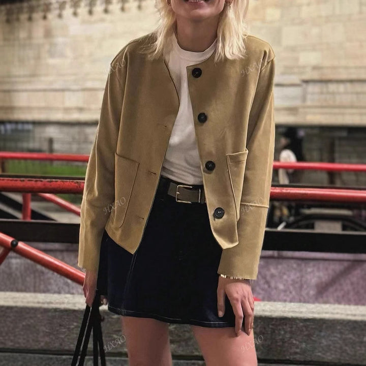 Damernas trendiga mockajacka med påsydda fickor och knapppdetail Mirla-Eva Jonsson