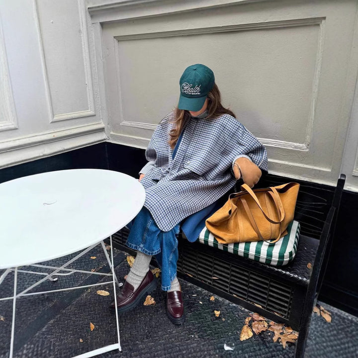 Damernas trendiga överkastjacka med rymliga fickor och strukturerad design Mirla-Eva Jonsson