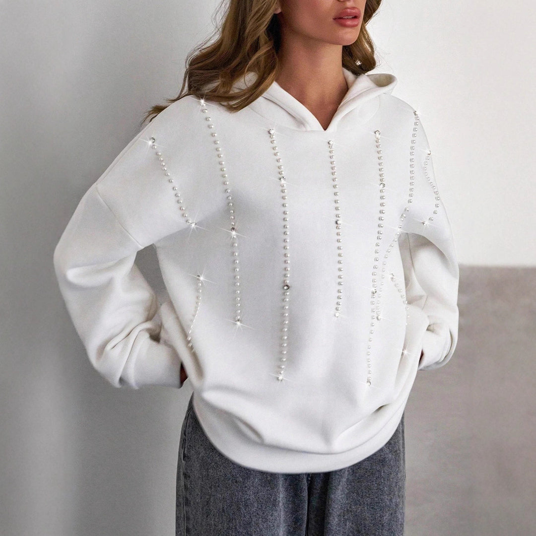 Damernas trendiga oversized hoodie med eleganta pärldetaljer Mirla-Eva Jonsson