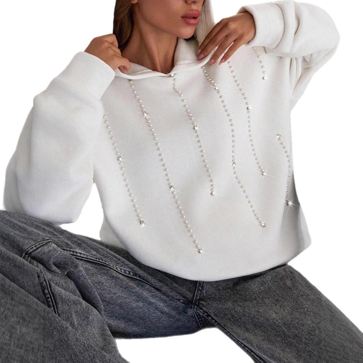 Damernas trendiga oversized hoodie med eleganta pärldetaljer Mirla-Eva Jonsson