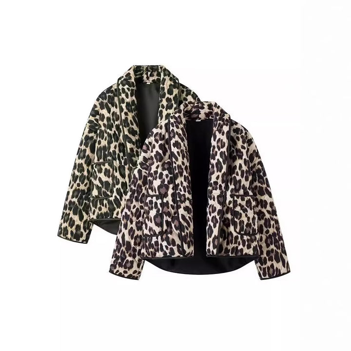 Damernas trendiga quiltjacka med leopardmönster och praktiska fickor Mirla-Eva Jonsson
