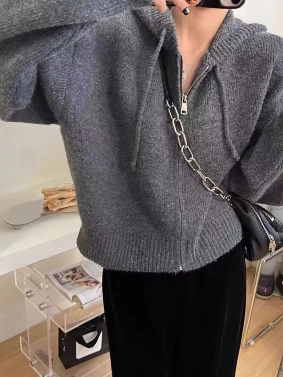 Damernas trendiga stickad tröja med huva Mirla-Eva Jonsson