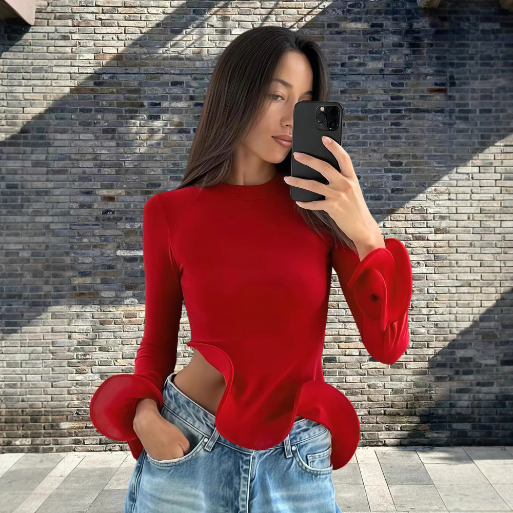 Damernas trendiga topp med asymmetriska volangdetaljer och elegant design Mirla-Eva Jonsson