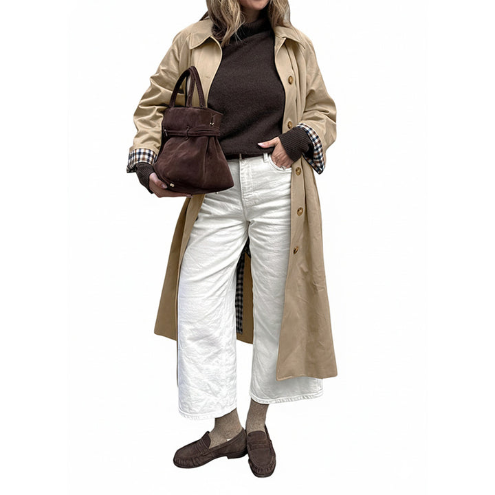Damernas trendiga trench coat med rutigt foder och praktisk skärning Mirla-Eva Jonsson