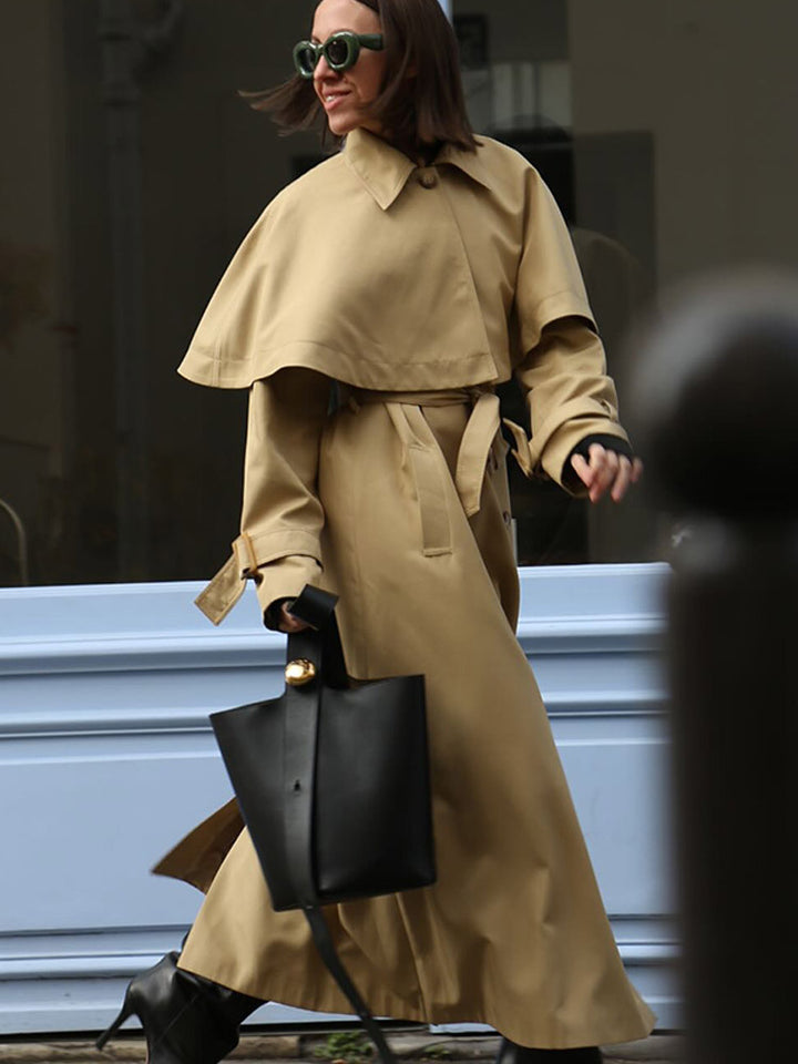 Damernas trendiga trenchcoat med bred oversize skärning och avtagbar huva Mirla-Eva Jonsson