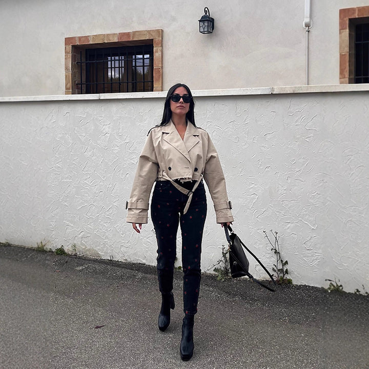 Damernas trendiga trenchjacka med bälte och oversized passform Mirla-Eva Jonsson