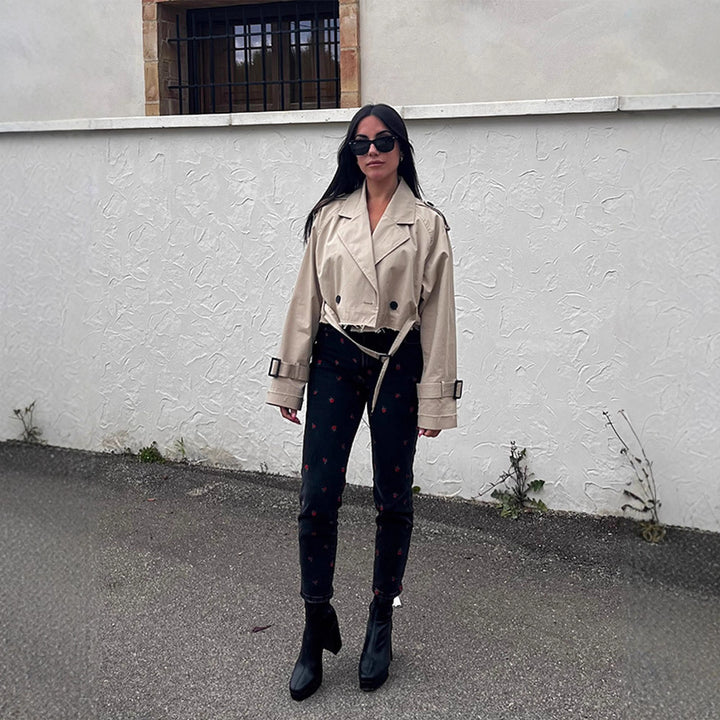 Damernas trendiga trenchjacka med bälte och oversized passform Mirla-Eva Jonsson