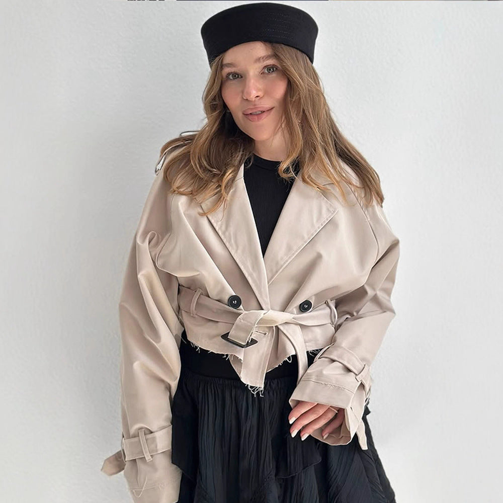 Damernas trendiga trenchjacka med bälte och oversized passform Mirla-Eva Jonsson