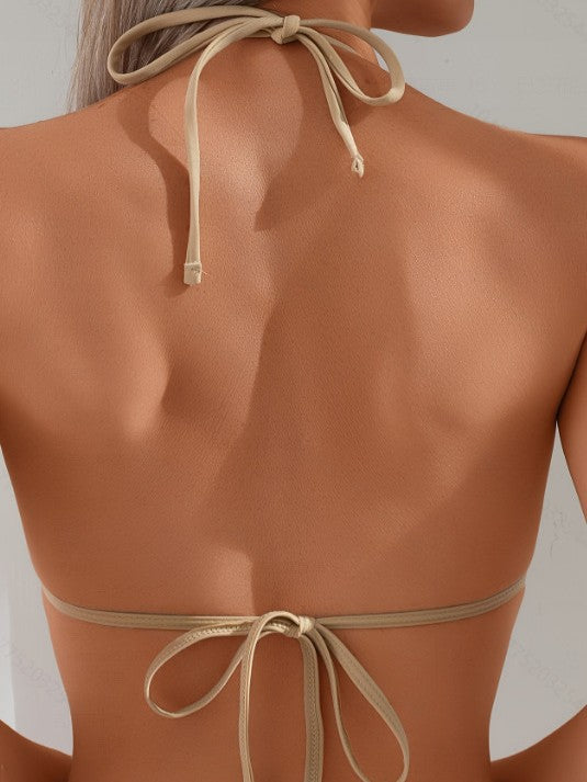 Damernas triangel-bikini-set med volangdetaljer och trendiga snörningar Mirla-Eva Jonsson