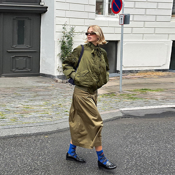 Damernas urbana bomberjacka med eleganta detaljer och hög krage Mirla-Eva Jonsson